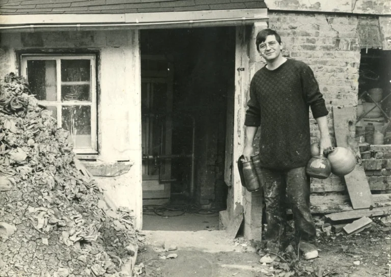 Denis Goudenhooft, cinquante ans de passion pour la céramique et le verre.